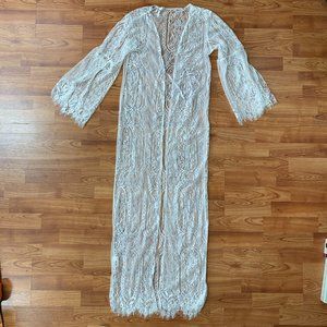 4/$15 White lace robe coverup